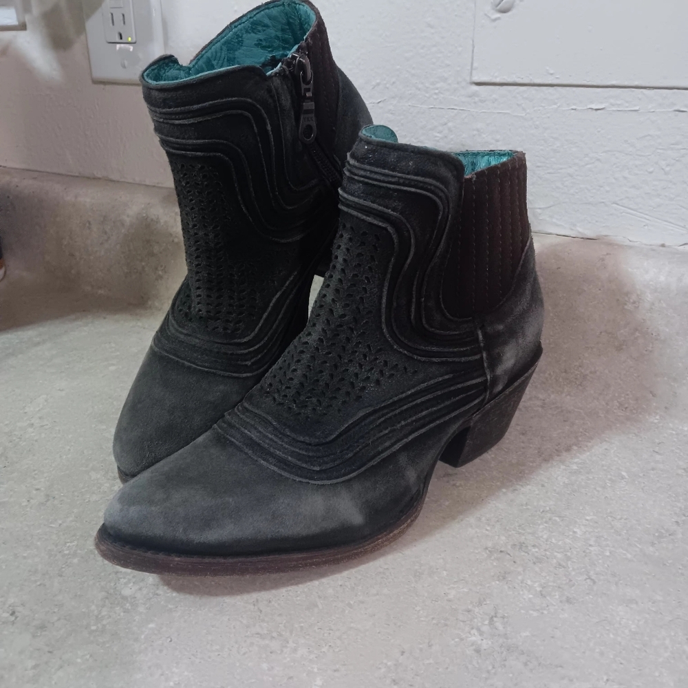 Corral Vintage Style Women’s Distress Grey Leather Laser Cut Western Ankle Boot